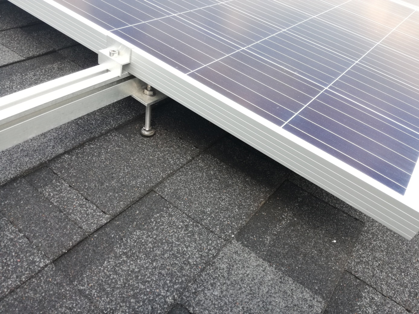https://sunectricsolar.com/wp-content/uploads/2020/05/3-Fixation-photovoltaics-on-shingles-roof.jpg